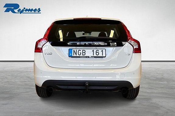 Volvo V60 3 of 16