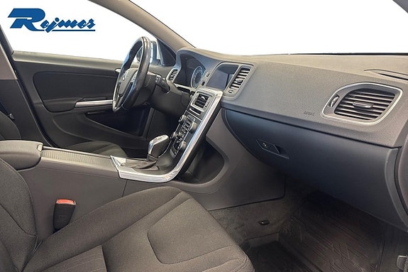Volvo V60 4 of 16