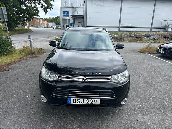 Mitsubishi Outlander 2 of 13