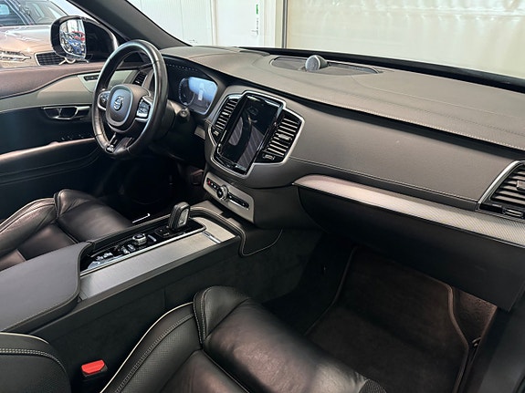Volvo XC90 13 of 30