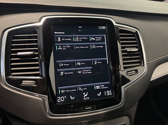 Volvo XC90 24 of 30