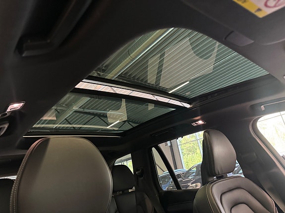 Volvo XC90 16 of 30