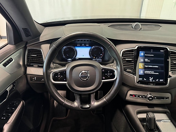 Volvo XC90 10 of 30