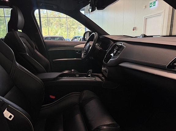 Volvo XC90 14 of 30