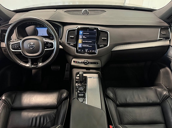 Volvo XC90 11 of 30