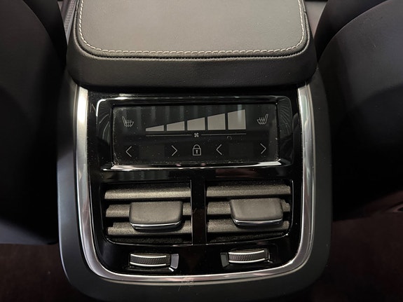 Volvo XC90 30 of 30