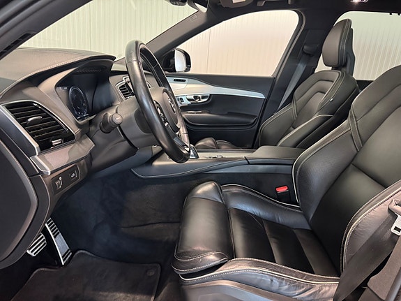 Volvo XC90 8 of 30