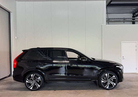 Volvo XC90 2 of 30