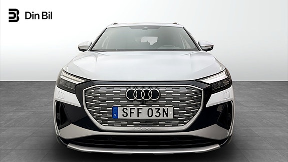 Audi Q4 e-tron 4 of 5