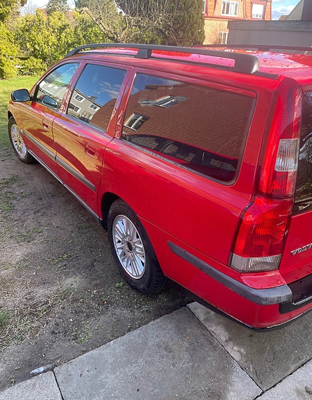 Volvo V70 8 of 10