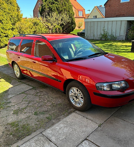 Volvo V70 2 of 10