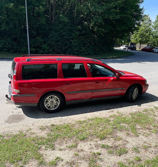 Volvo V70 3 of 10