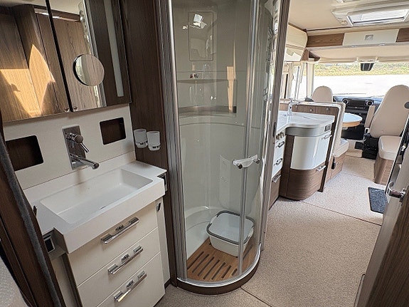 Hymer B880ML 7 of 17