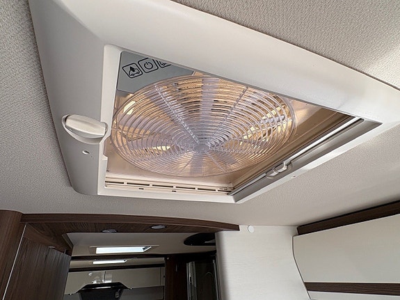 Hymer B880ML 14 of 17