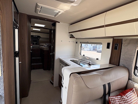 Hymer B880ML 10 of 17