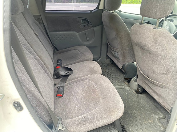 Toyota Yaris Verso 9 of 12