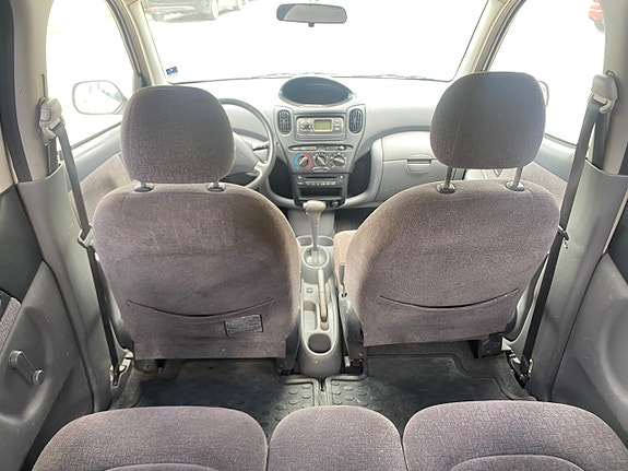 Toyota Yaris Verso 7 of 12