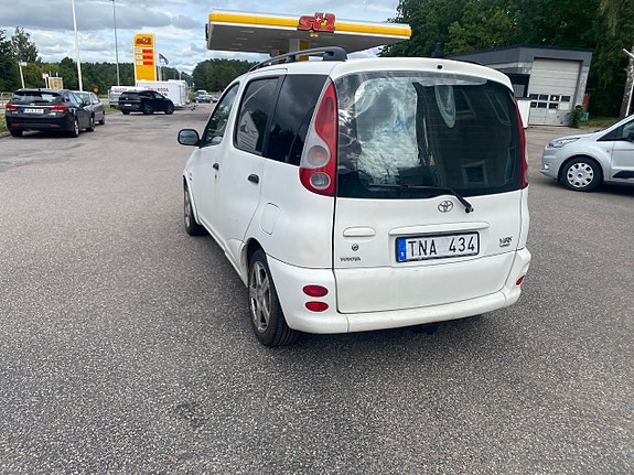 Toyota Yaris Verso 5 of 5