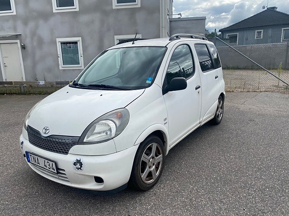 Toyota Yaris Verso 3 of 5