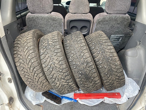 Toyota Yaris Verso 8 of 12