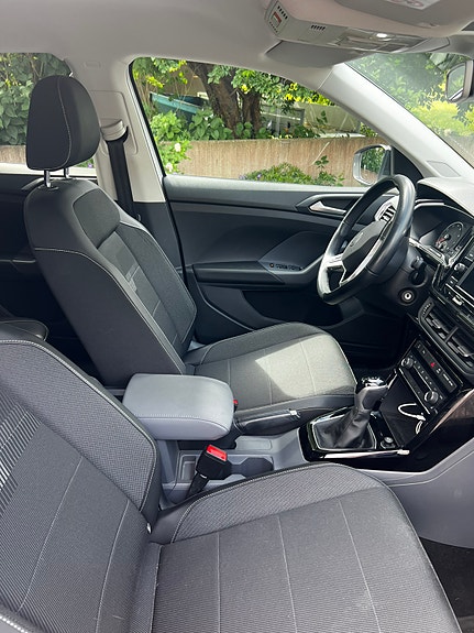 Volkswagen T-Cross 2 of 4
