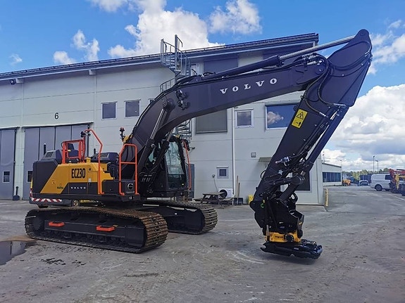 Volvo EC 230 FL 3 of 12