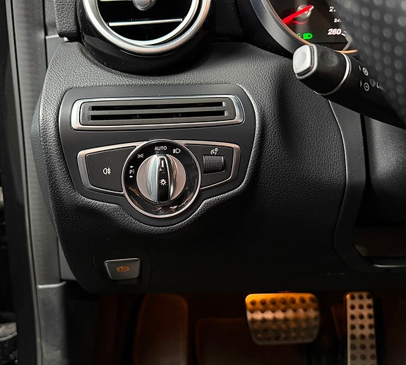 Mercedes-Benz C220 d 25 of 25