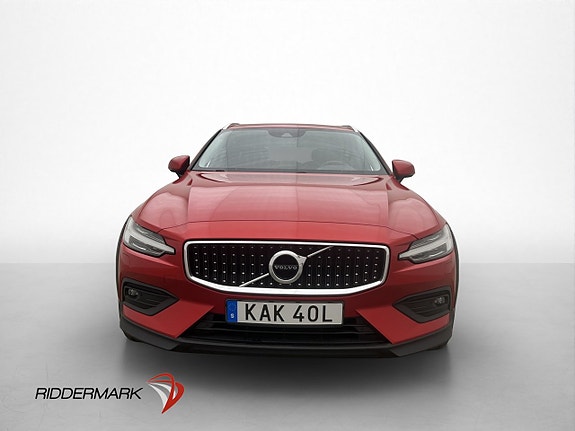 Volvo V60 Cross Country 2 of 5