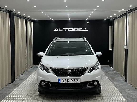 Peugeot 2008 2 of 5