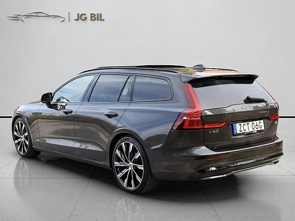 Volvo V60 4 of 26