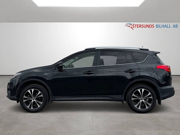Toyota RAV4 4 of 12