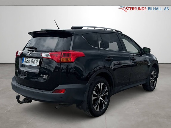 Toyota RAV4 8 of 12