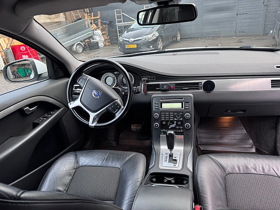 Volvo V70 7 of 12