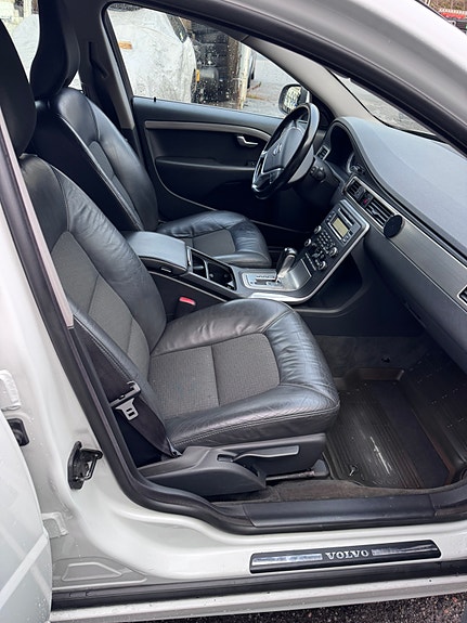 Volvo V70 8 of 12