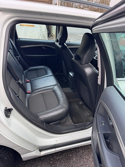 Volvo V70 5 of 12