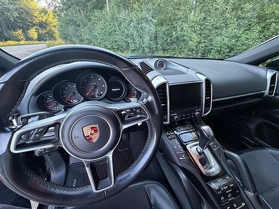Porsche Cayenne 9 of 9
