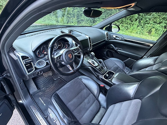 Porsche Cayenne 6 of 9