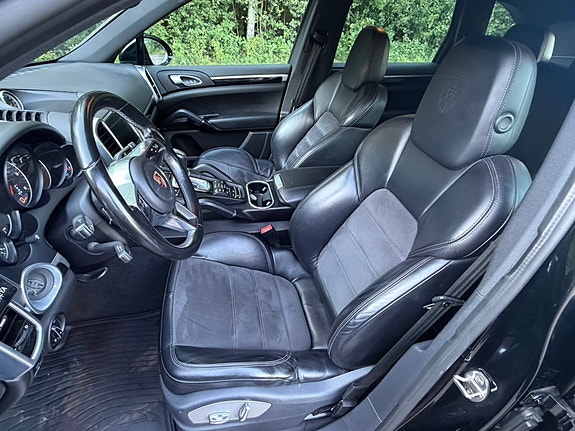 Porsche Cayenne 7 of 9