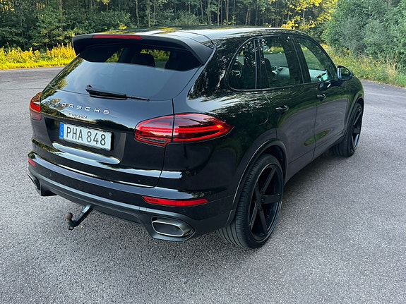 Porsche Cayenne 3 of 9
