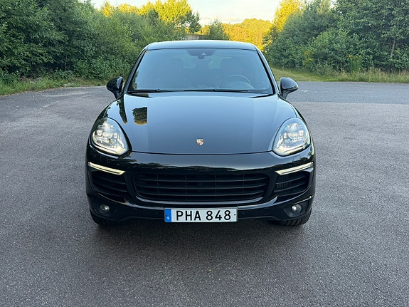 Porsche Cayenne 5 of 9