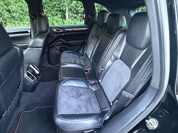 Porsche Cayenne 8 of 9