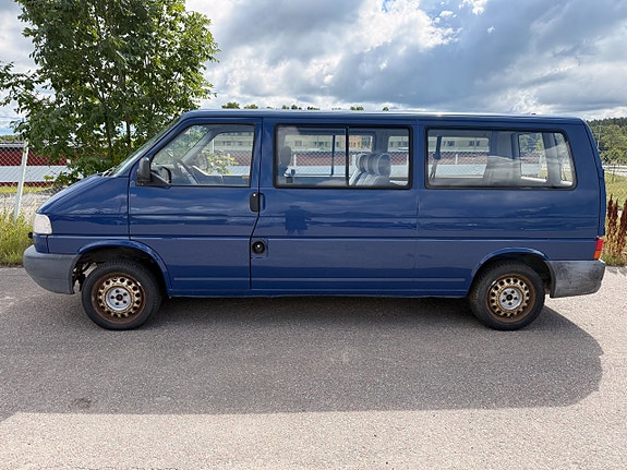 Volkswagen Caravelle 2 of 5