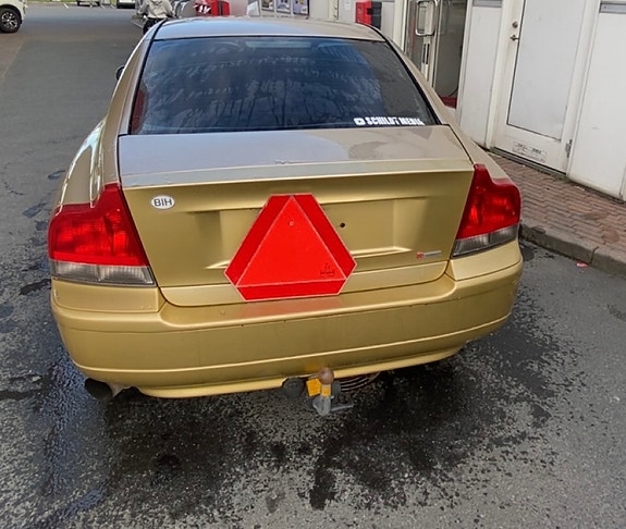 Volvo S60 4 of 5