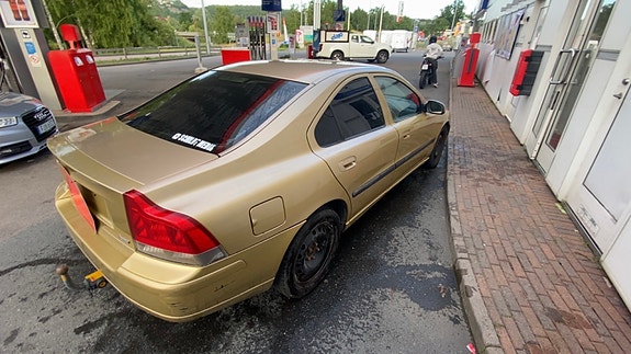 Volvo S60 2 of 5