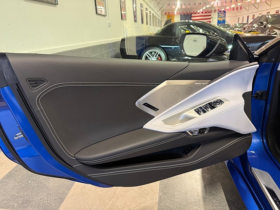 Chevrolet Corvette 27 of 30