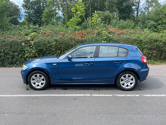 BMW 116i 2 of 5