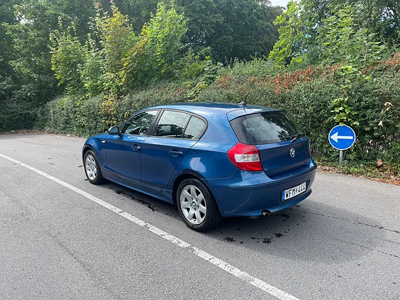 BMW 116i 3 of 5