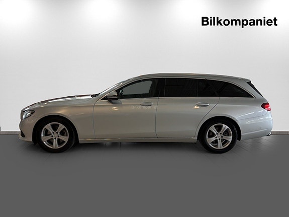 Mercedes-Benz E220 4 of 5
