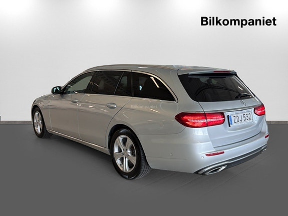 Mercedes-Benz E220 5 of 5