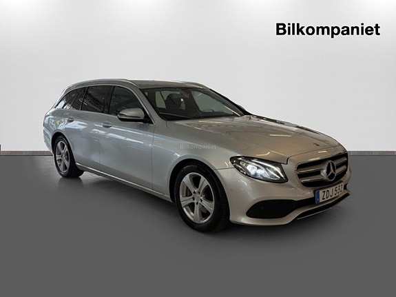 Mercedes-Benz E220 3 of 5